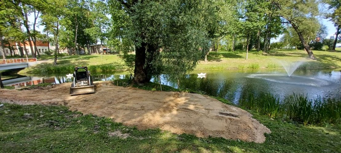 Uzsākti vides objekta “Gredzeni” būvdarbi Kena parkā