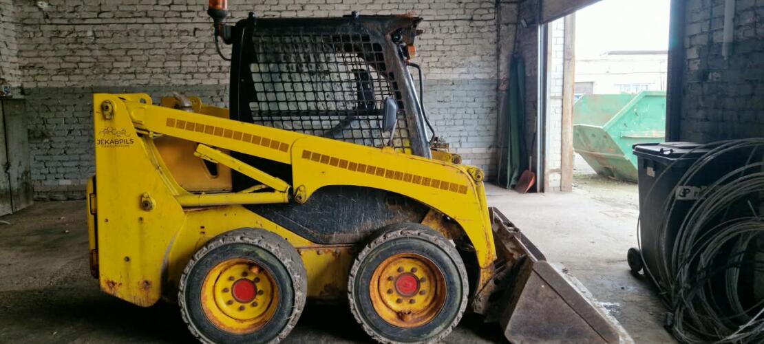 KOMPAKTIEKRĀVĒJA KOMATSU SK 714  , V.N.Z. T3404LT, IZSOLE